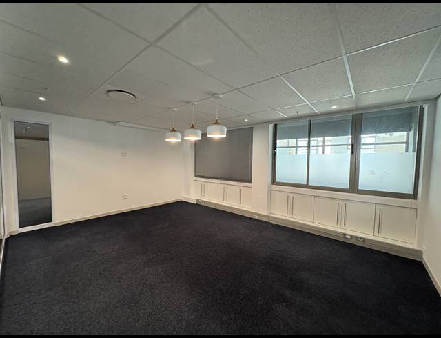 1,163M² OFFICE TO LET IN WOODSTOCK